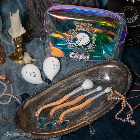 👻 CASPER THE FRIENDLY GHOST | COSMETIC BAG & GLOW IN THE DARK FACE GEMS - Picture 4 of 4
